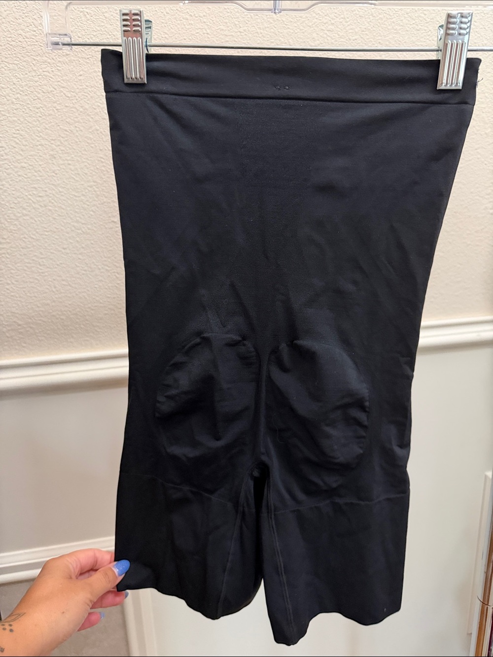 SPANX High-Wasited Mid-Thigh Short - Picture 3 of 3